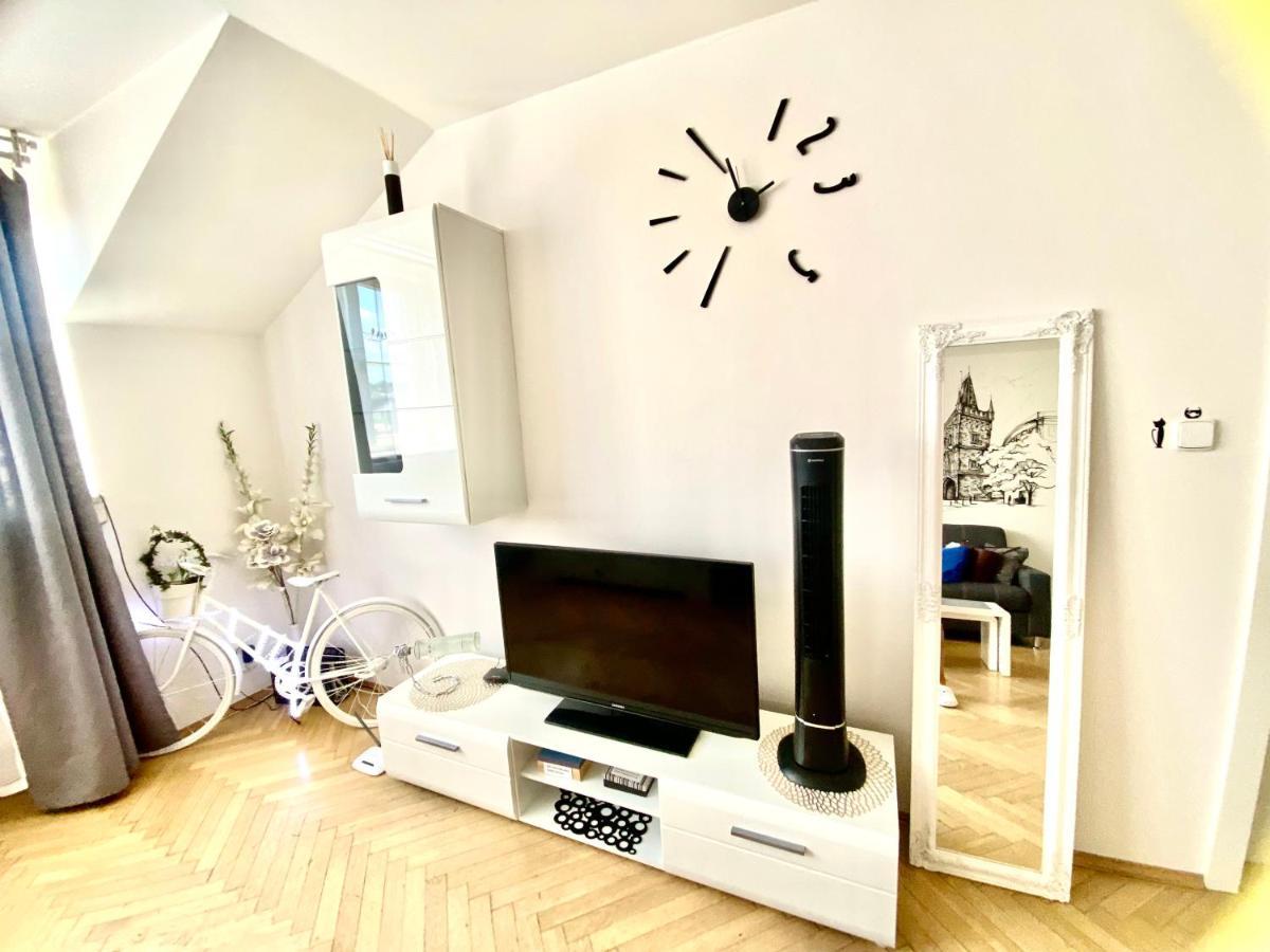 Fantastic Apartment In The City Center Prága Kültér fotó